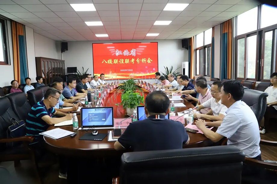 瑞昌一中无纸化会议系统使用实拍-7.jpg